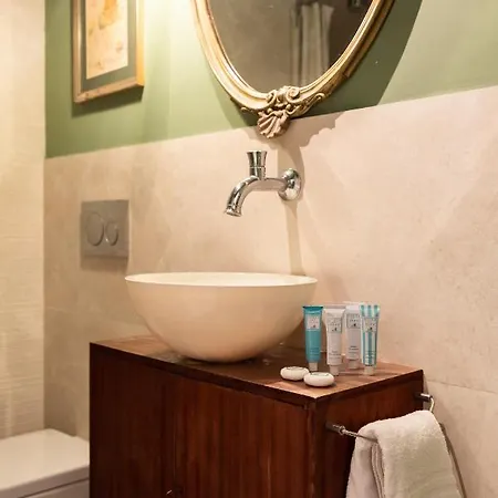 Chic And Style In Historical Via Giulia روما